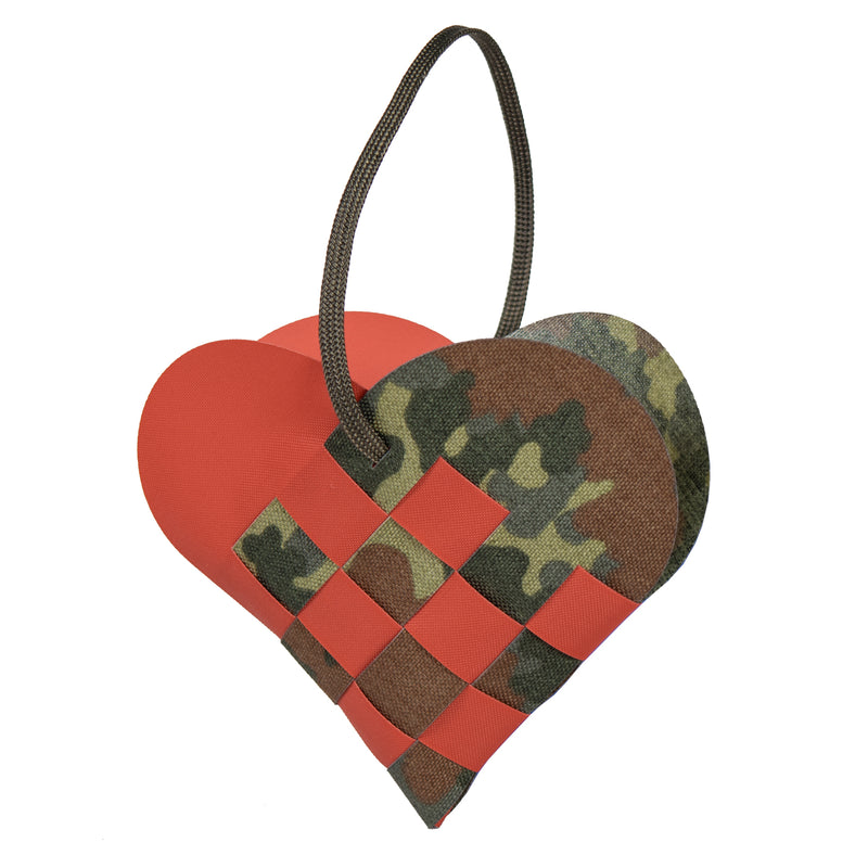 Tacticool Julehjerte, Flecktarn + Red